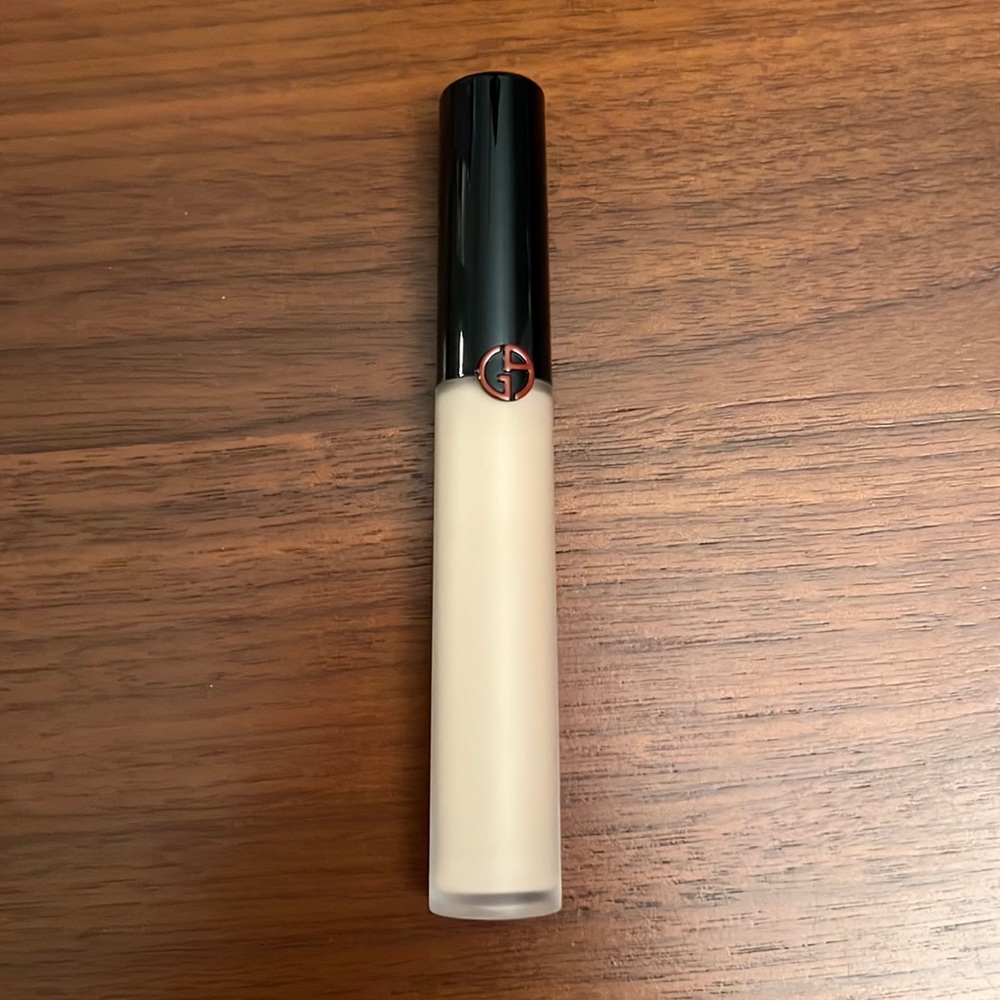 Georgio Armani Power Fabric Concealer